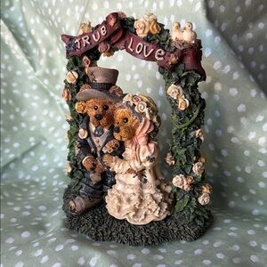Boyds Bears Bride and Groom Figurine in Cream, Brown, Green and Burgundy